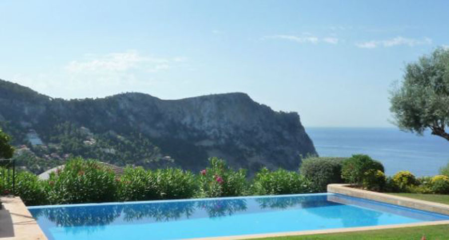 Pool mit Meerblick auf Mallorca